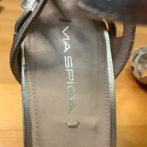 Via Spiga Gold Leather Strappy Sexy Sandals Heels VGUC Stilettos Size 9M formal - Picture 11 of 11